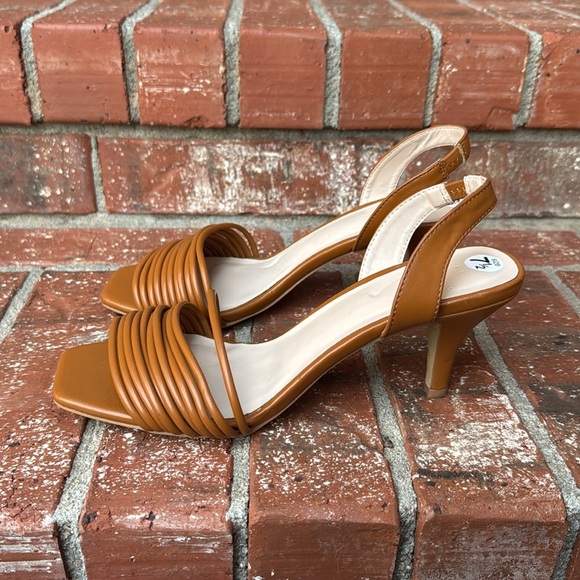 H Halston Women's Hong Kong Sling Back Strappy Heel Sandals Shoes 7.5 - Picture 3 of 7